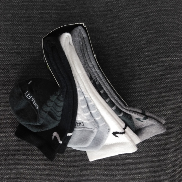 NWT 3 PAIR NIKE EVERYDAY MAX CUSHIONED CREW SOCKS - Picture 3 of 6